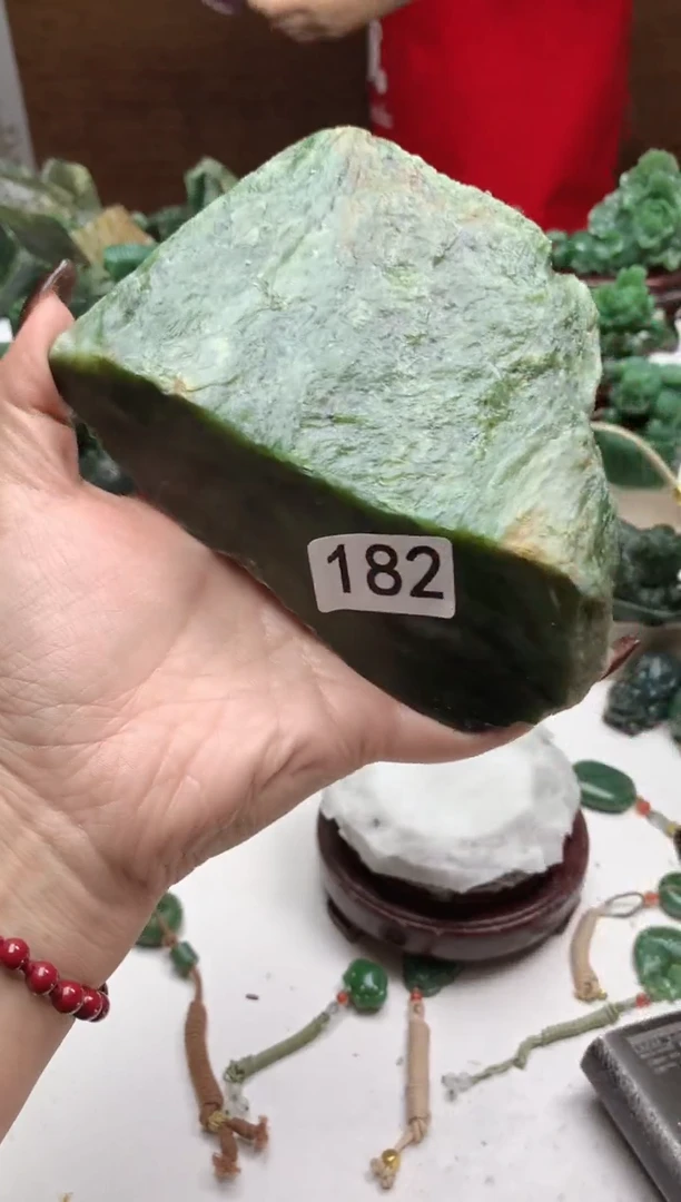 未镶嵌和田玉摆件1