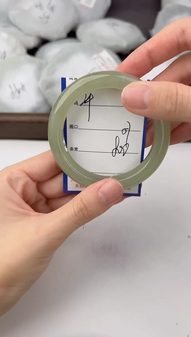 未镶嵌手镯和田玉24颜色微差无瑕疵