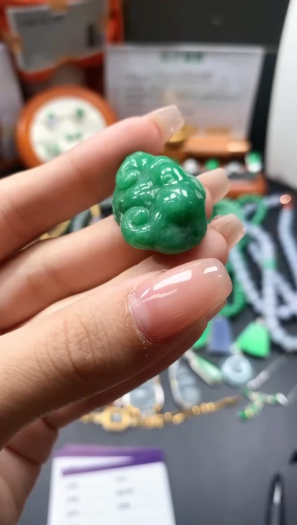 翡翠未镶嵌颈饰吊坠|不退不换