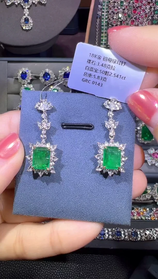 18K金镶嵌耳饰祖母绿 3.48ct