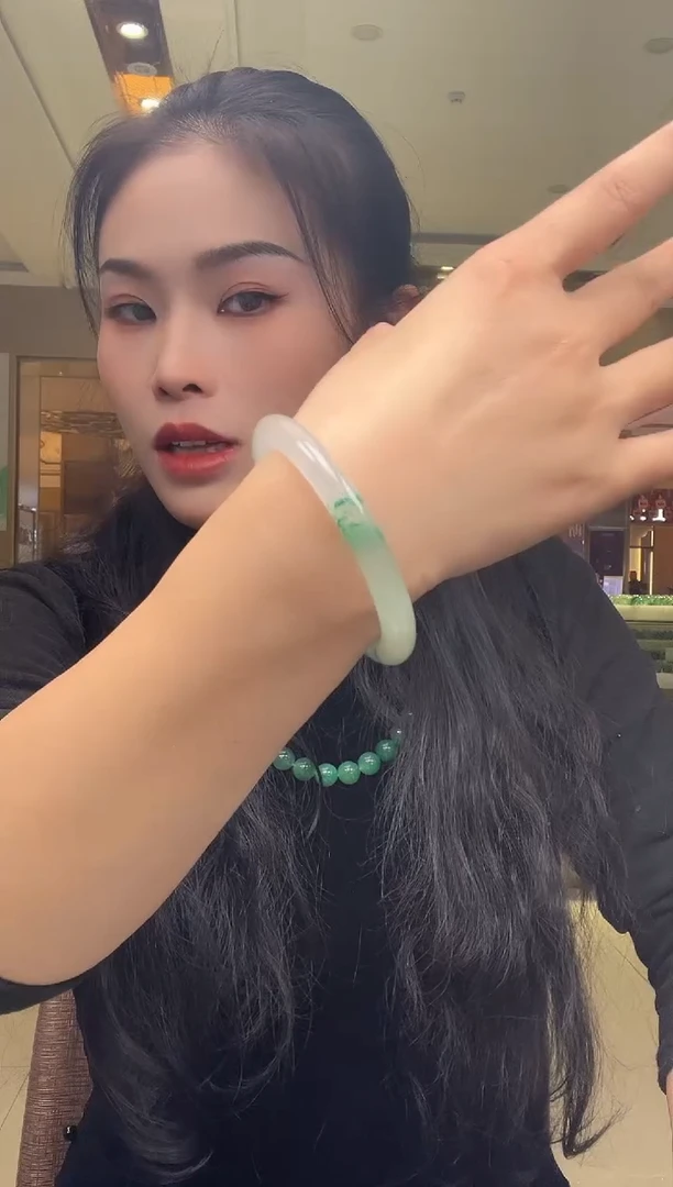未镶嵌手镯石英质玉（非洲翠）38