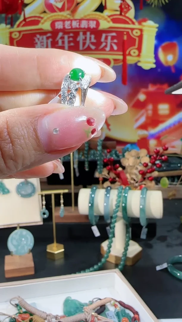 【闪购商品】翡翠戒指合金绿蛋戒指多样性发一