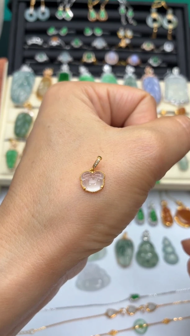 颈饰18K金镶嵌翡翠天然翡翠A货