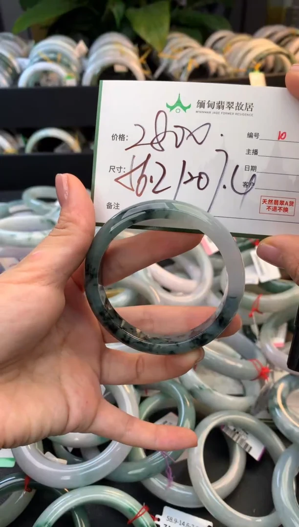 未镶嵌定制翡翠毛货需精细抛光+多人