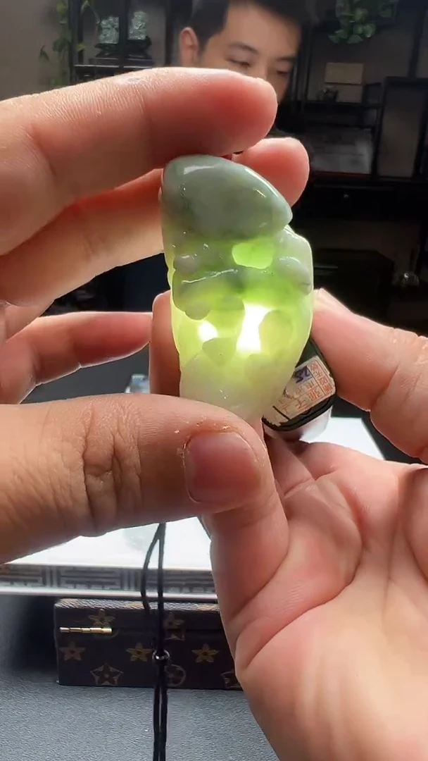 颈饰未镶嵌翡翠2025-10-22-1