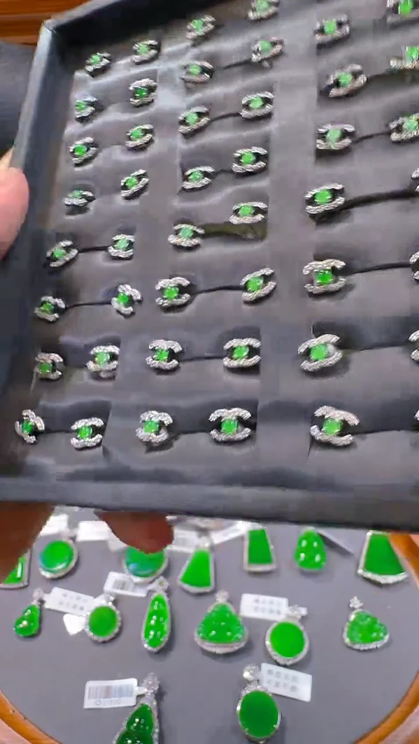 翡翠未镶嵌耳饰天然A货翡翠+发其一