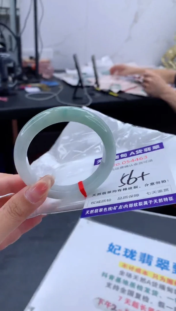 翡翠手镯未镶嵌有纹，完美者勿拍