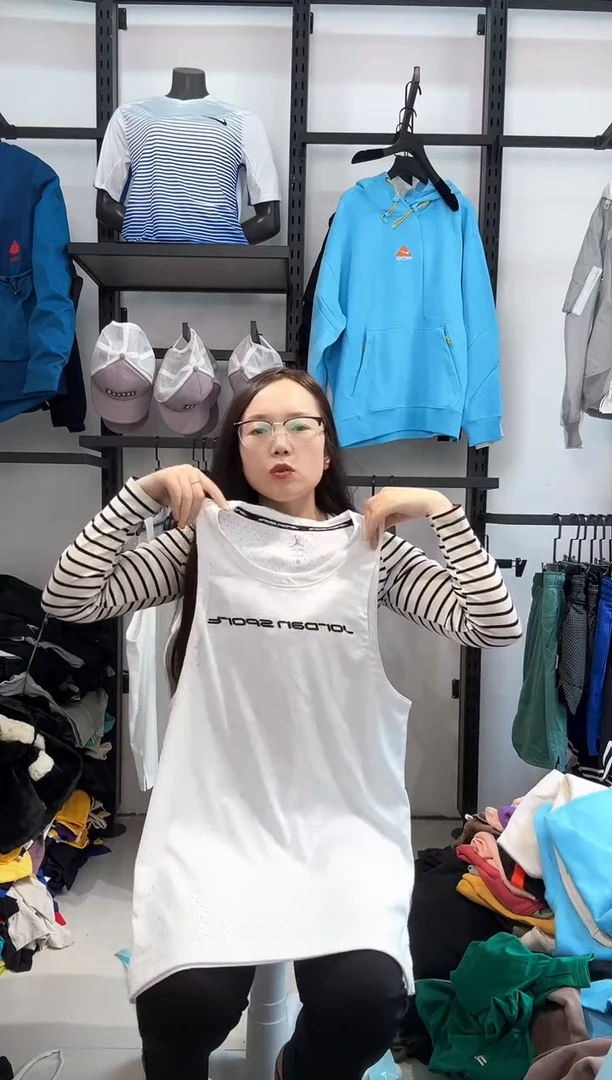2413  编码  耐克卫衣服饰瑕疵款过款为准 尺码