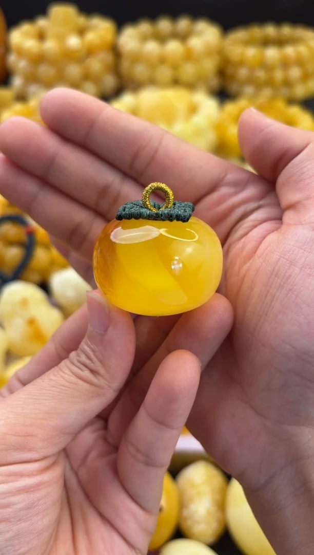 蜜蜡颈饰未镶嵌金沙半溶洞柿柿如意