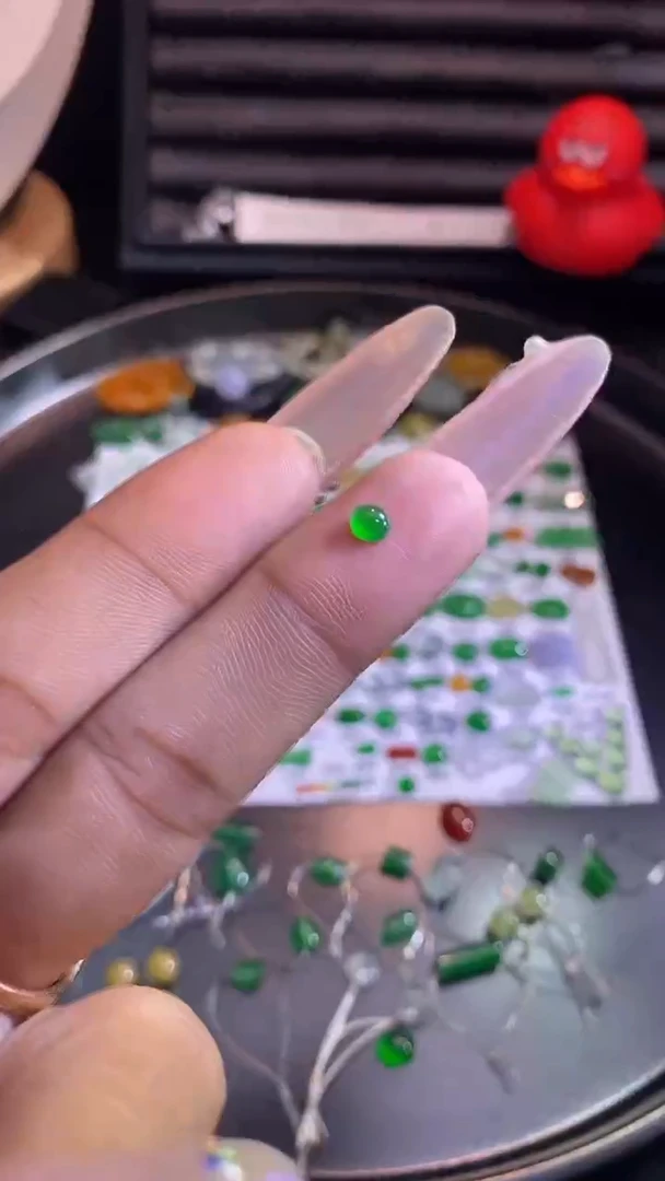 翡翠挂件未镶嵌蛋