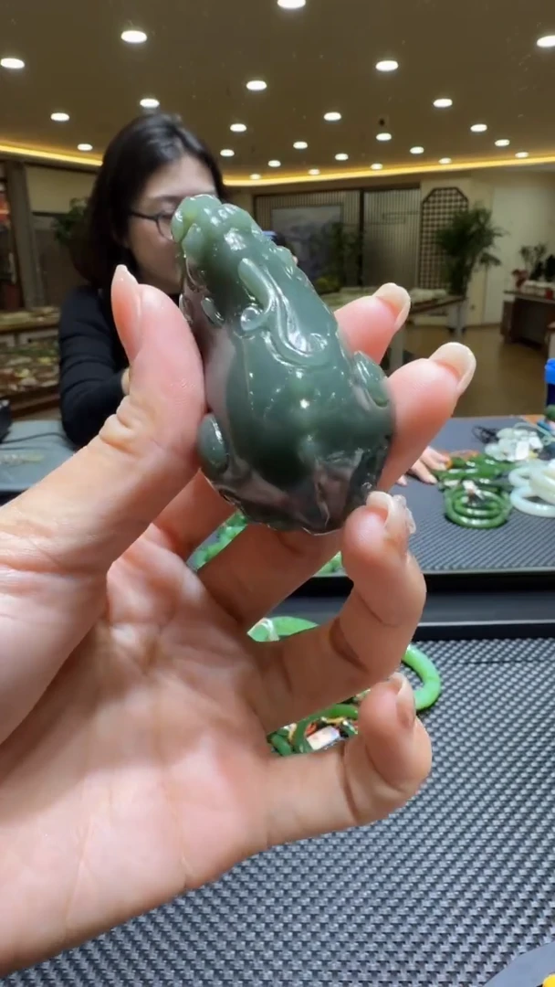 颈饰未镶嵌和田玉挂件