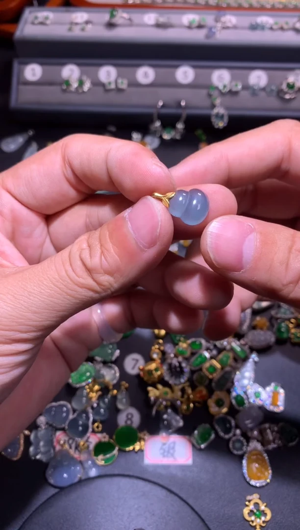 【闪购商品】翡翠吊坠(不含链)18K金镶嵌1