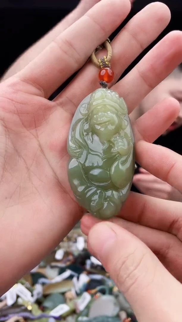 颈饰未镶嵌和田玉1