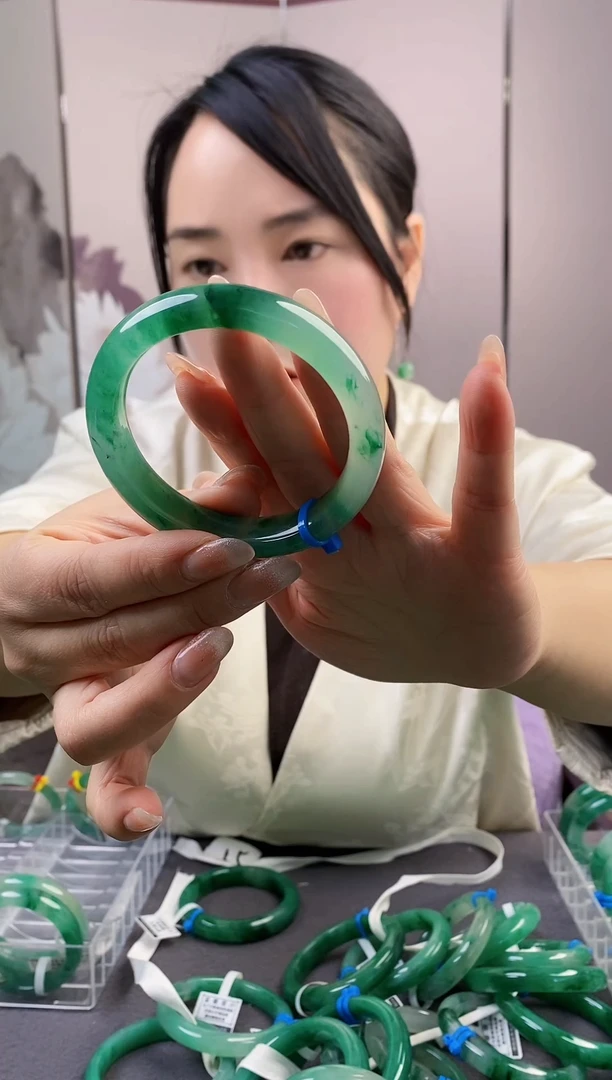 【闪购商品】石英质玉手镯未镶嵌22