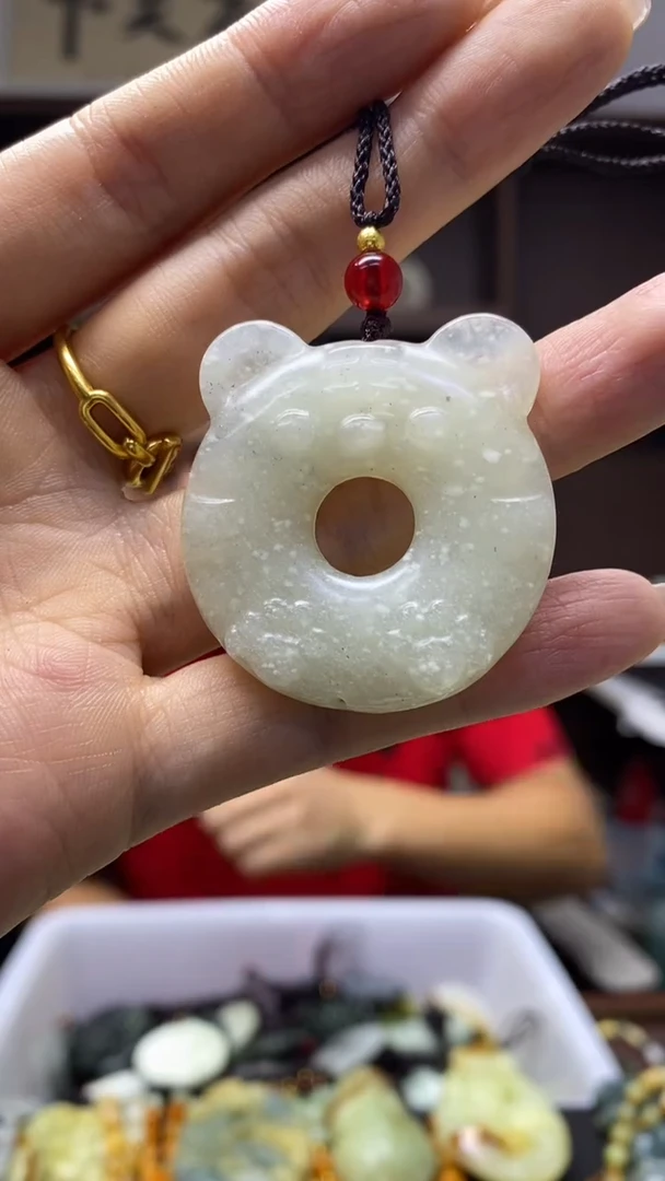 未镶嵌岫玉挂件