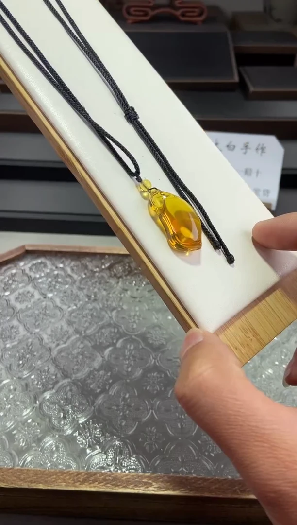 琥珀颈饰未镶嵌天空蓝福瓜吊坠