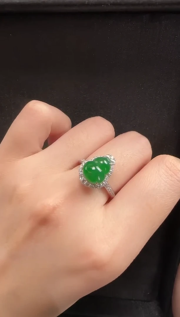 18K金镶嵌戒指翡翠145葫芦一个