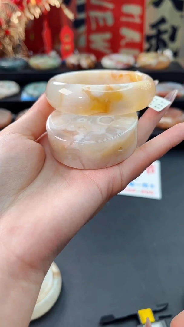 【闪购商品】石英质玉手镯未镶嵌赠送镯心（58圈口）