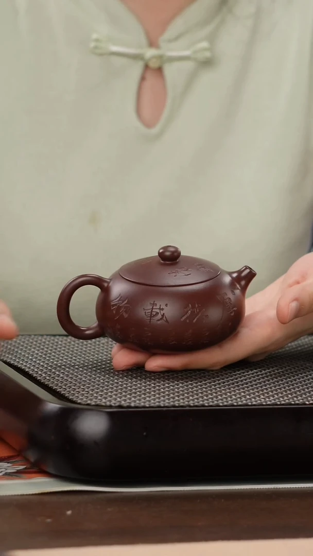 茶壶紫砂紫袍玉砂莲花精工刻绘扁西施150cc