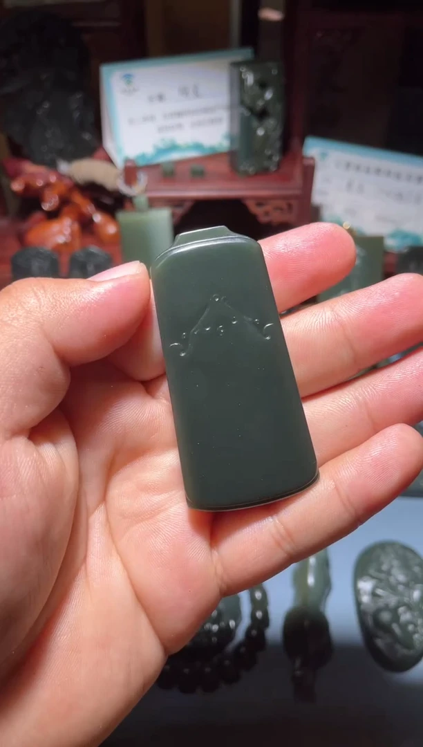 颈饰未镶嵌和田玉（青玉）1