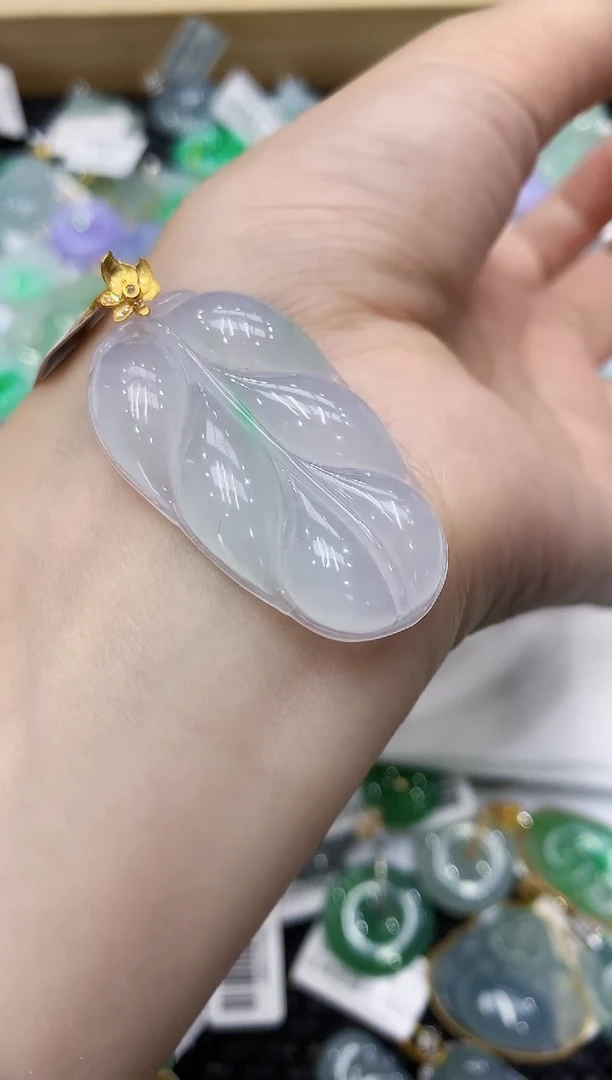 翡翠18K金镶嵌颈饰111111111111