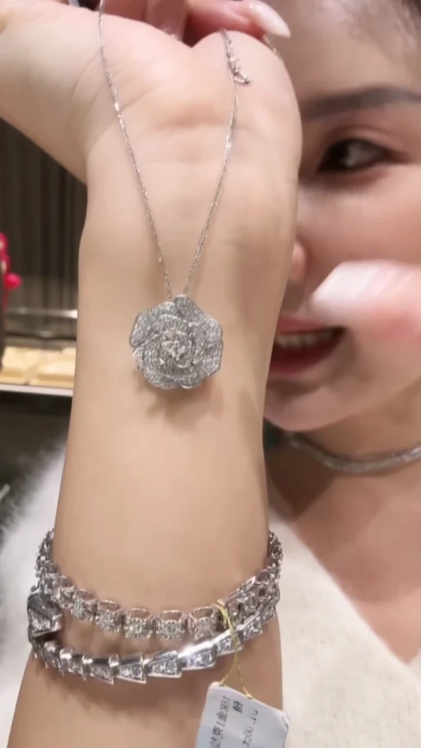 铂Pt950镶嵌吊坠（不含链）钻石山茶花