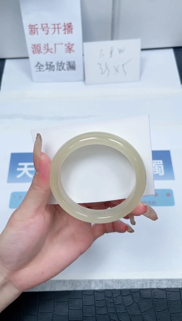 【闪购商品】石英质玉手镯未镶嵌V203-58.3