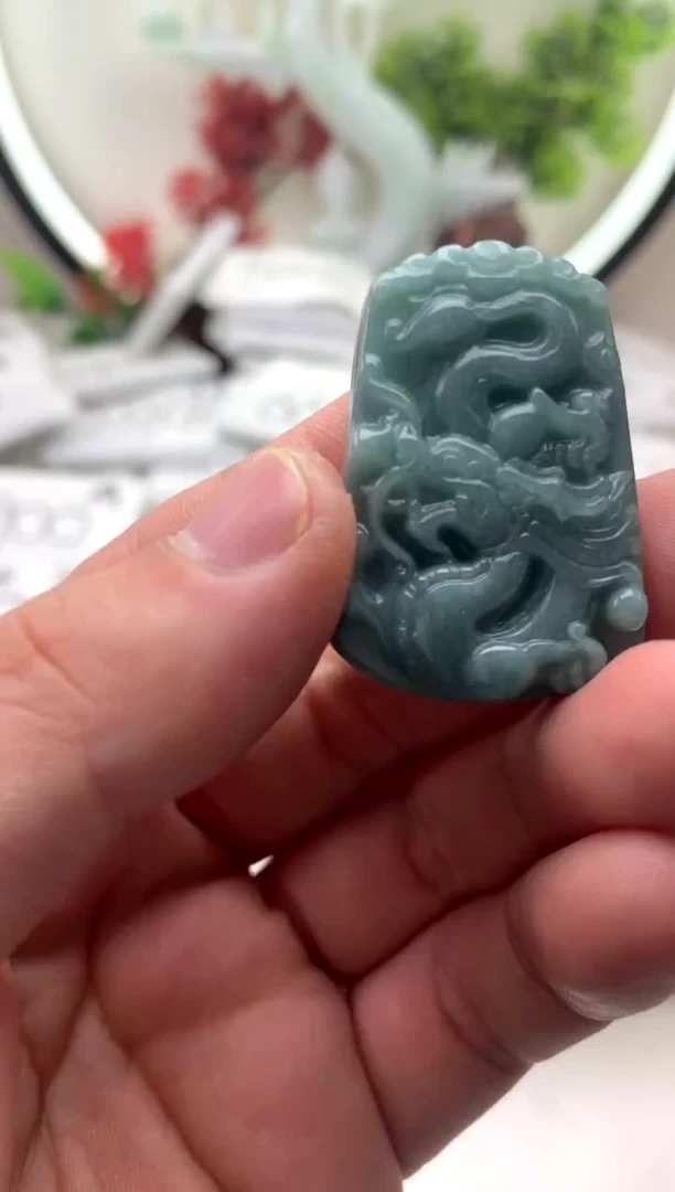 【闪购商品】翡翠颈饰未镶嵌小龙牌【品质一般介意慎拍】