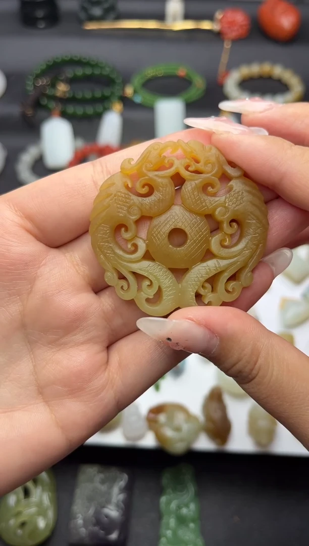颈饰未镶嵌和田玉龙凤牌