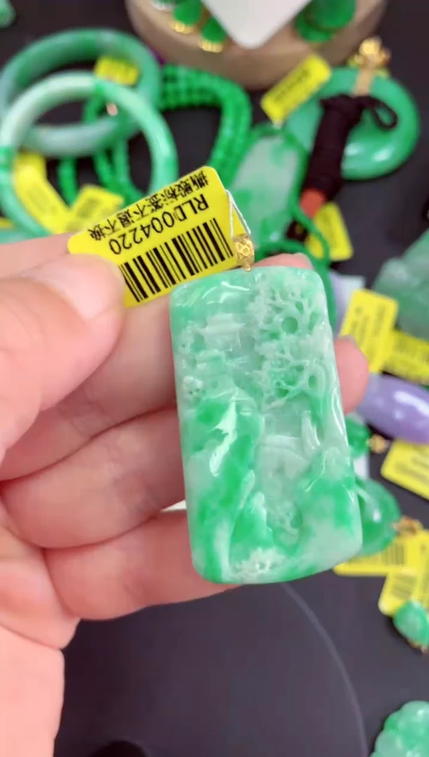 吊坠(不含链)18K金镶嵌翡翠挂件