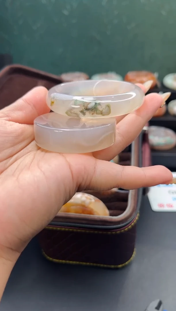 未镶嵌手镯石英质玉（53圈口）赠送镯心