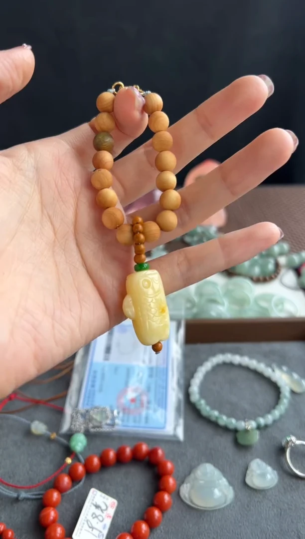 蜜蜡吊坠(赠链)未镶嵌320买断