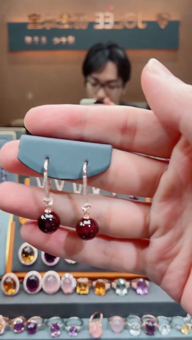 石榴石耳钉银S925镶嵌石榴石耳钉