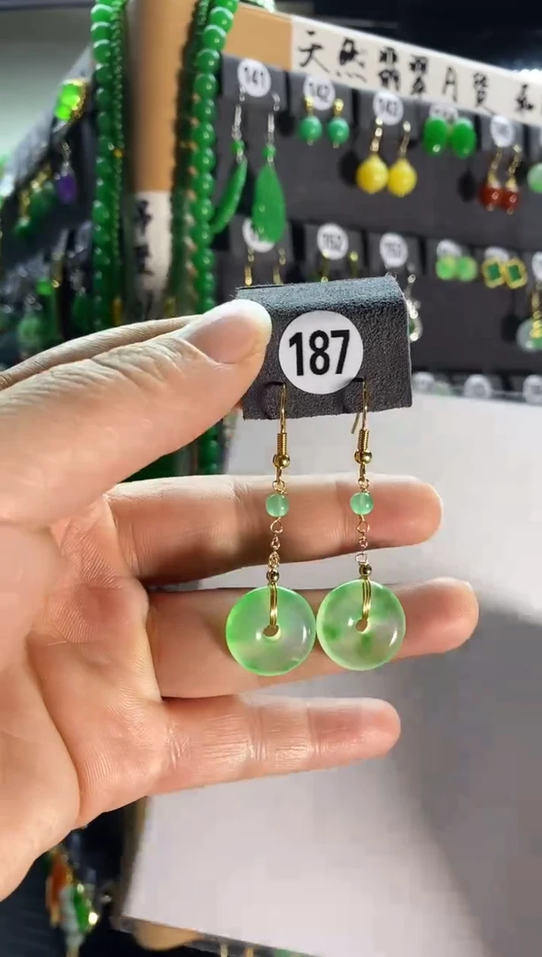 【闪购商品】翡翠耳饰银S925镶嵌187...