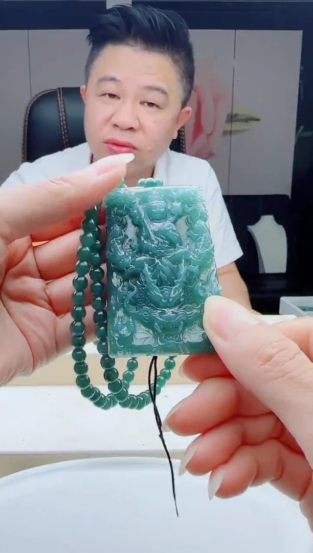 颈饰未镶嵌翡翠多样性发其中一