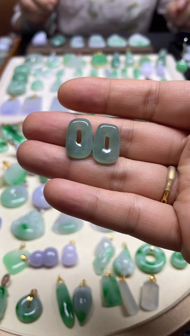 翡翠未镶嵌吊坠(不含链)一对