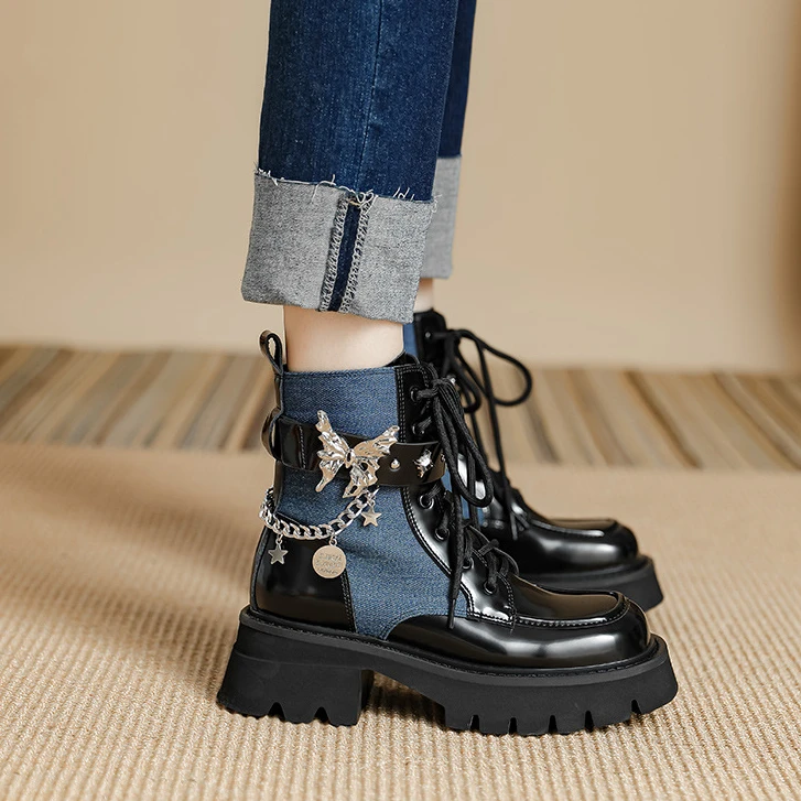 马丁靴女潮酷金属蝴蝶拼色短靴轻便松糕底骑士靴二次元炸街机车靴