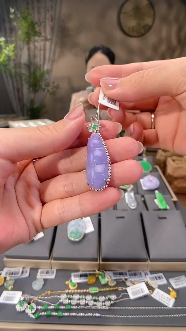 吊坠(赠链)18K金镶嵌翡翠豆子