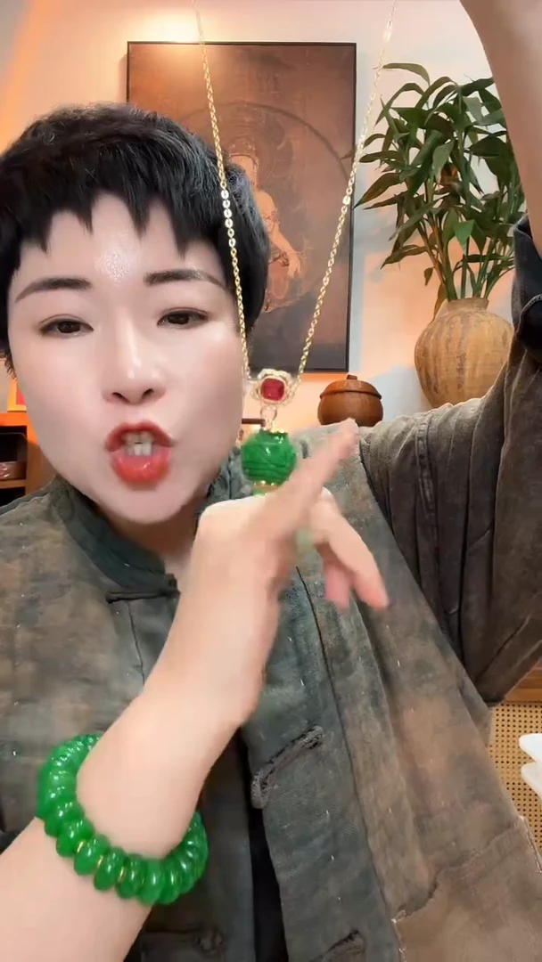 吊坠(赠链)未镶嵌翡翠740