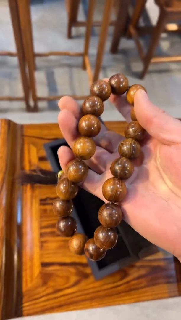 【闪购商品】花梨木类木雕大串一条