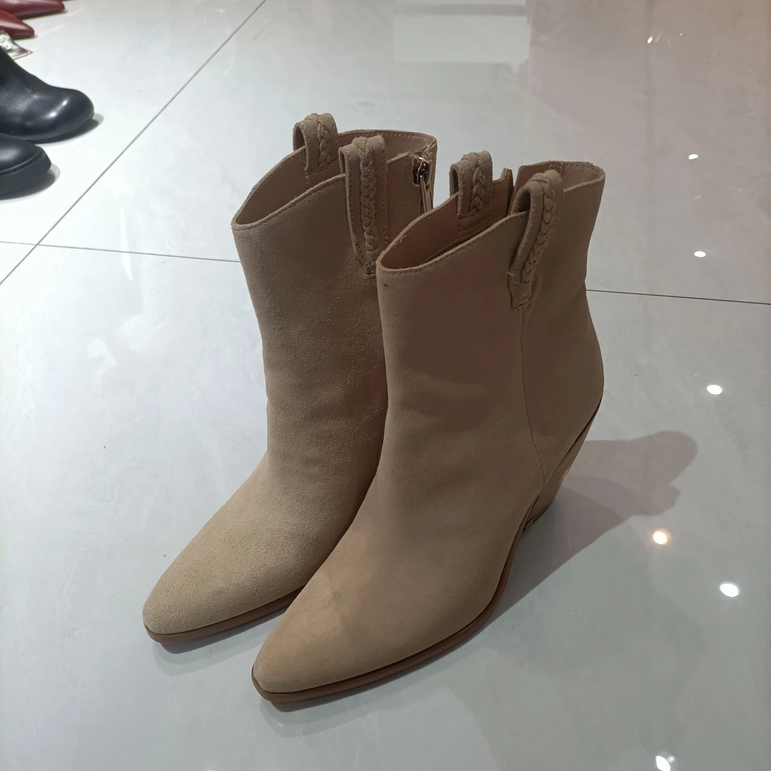 努努苏苏短靴高跟春尖头粗跟秋细跟百搭卡其色女士靴子棕色杏色