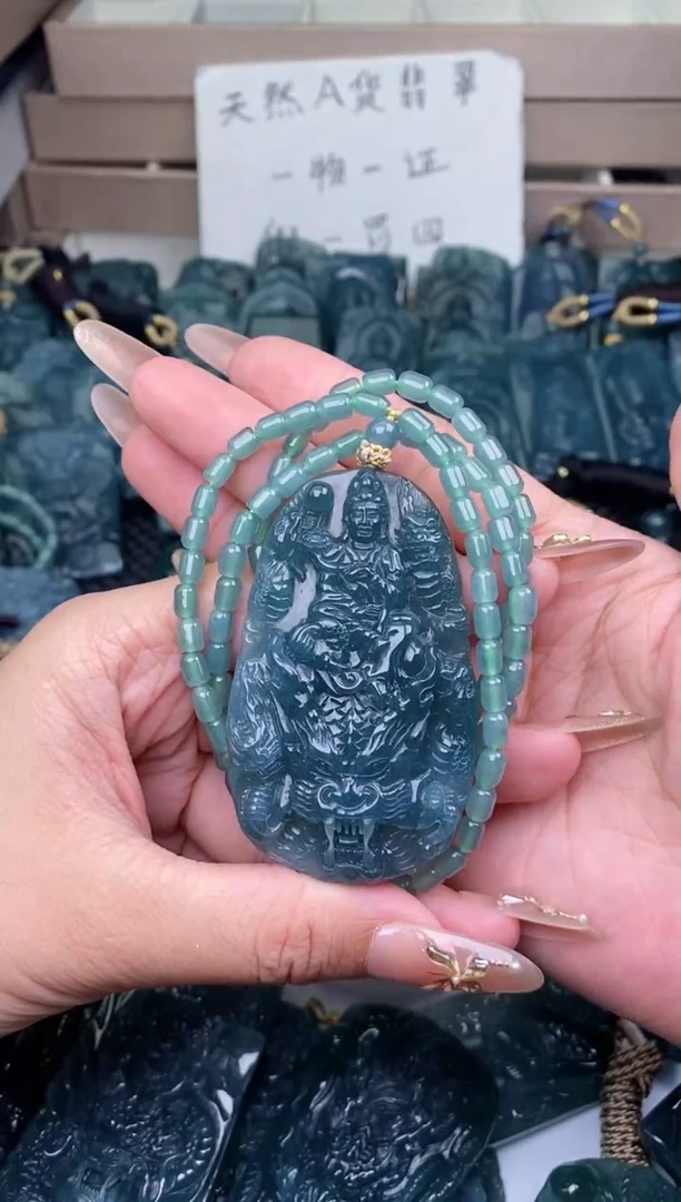 颈饰未镶嵌翡翠