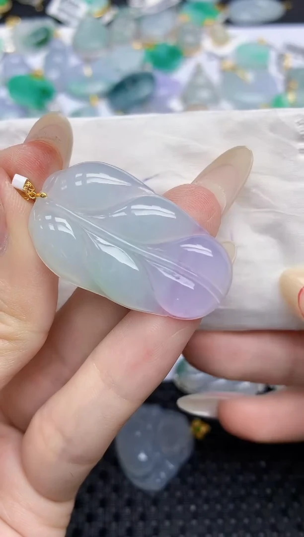 颈饰18K金镶嵌翡翠41   天然翡翠A货  百元以上9米证书费自理