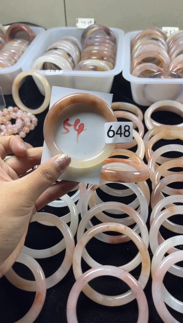 【闪购商品】石英质玉手镯未镶嵌石英岩