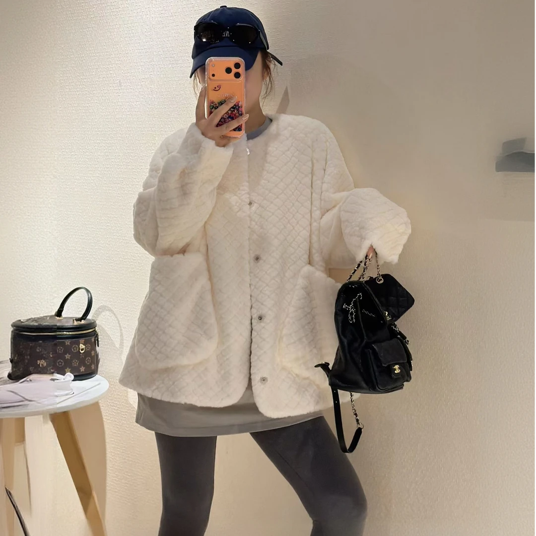 AMASS阿玛施精致百搭轻奢质感宽松圆领毛绒小香风环保上衣5400830