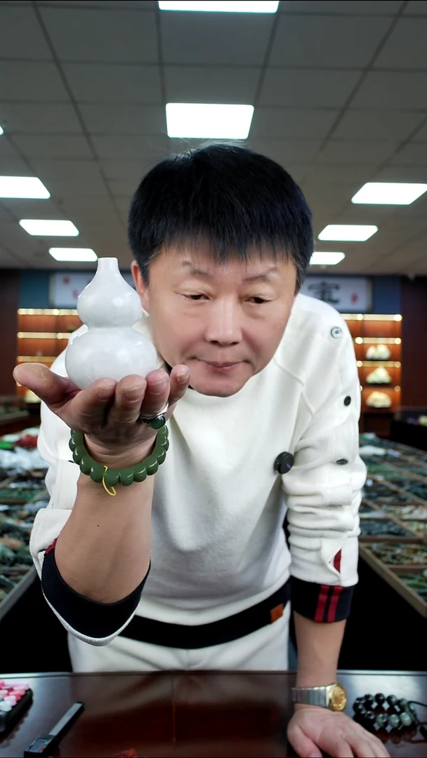 未镶嵌蛇纹石玉摆件多样是发货随机发一