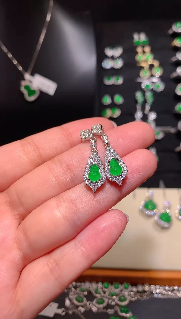 【闪购商品】翡翠颈饰未镶嵌耳坠