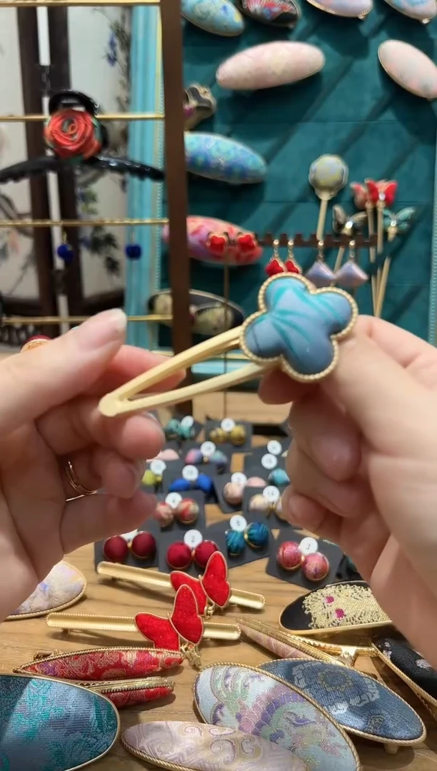 【闪购商品】【一物一拍专车】春和景明竹叶四叶草发夹