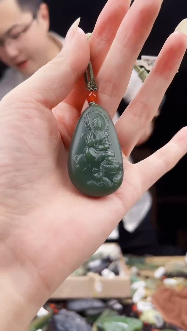 颈饰未镶嵌和田玉1