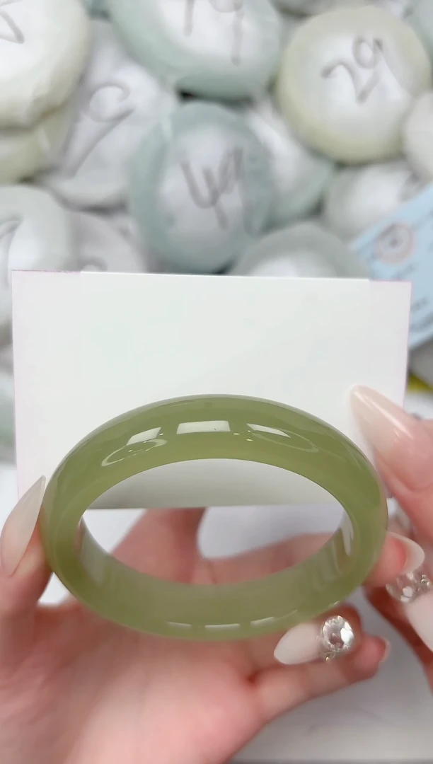 未镶嵌手镯石英质玉105-58.4